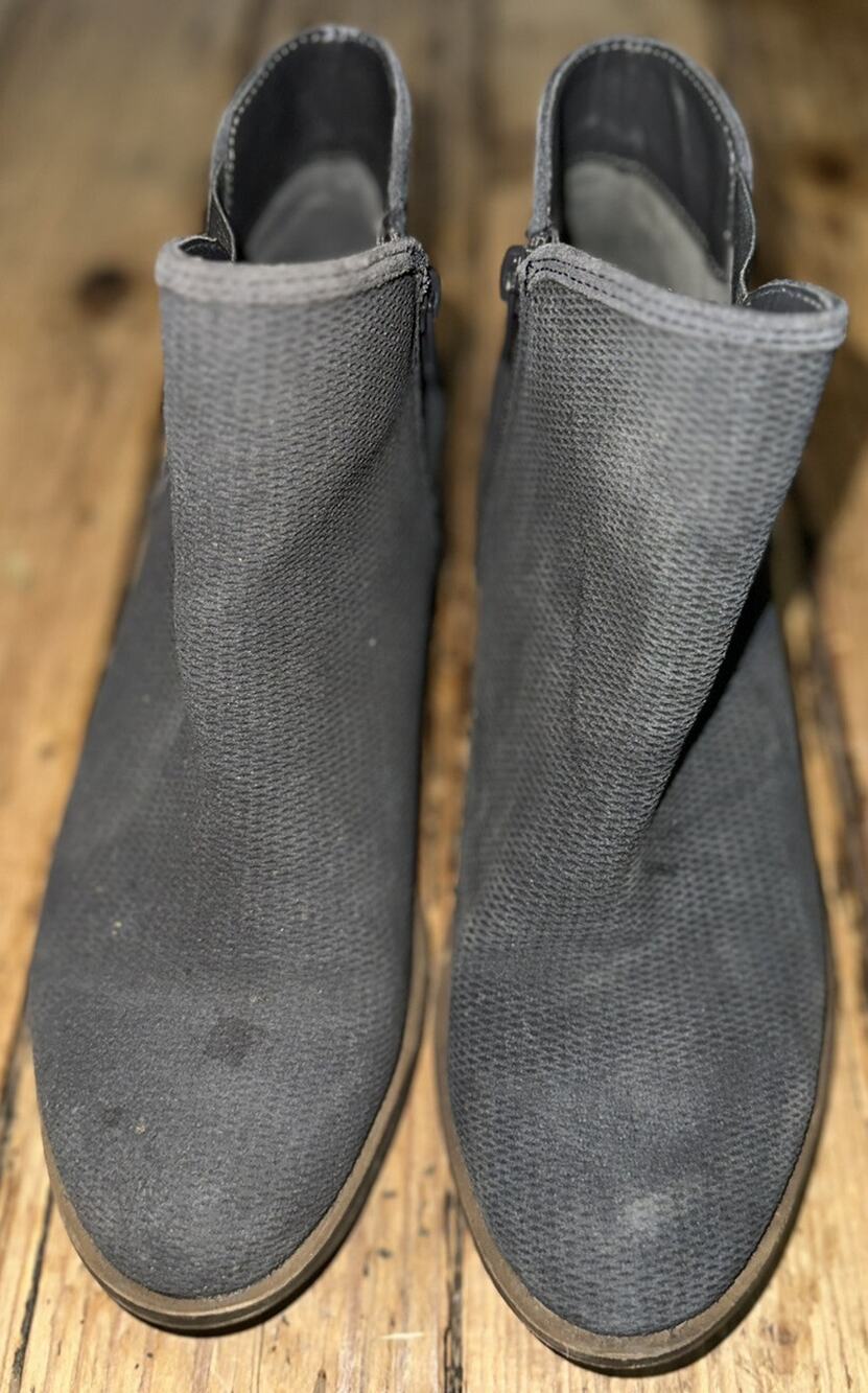 Kensie Women’s Gray Suede Ankle Zip Booties Size 9